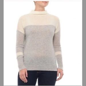 Tahari Pure Luxe 100% Cashmere Long Sleeve Funnel Neck Pullover Size Medium
